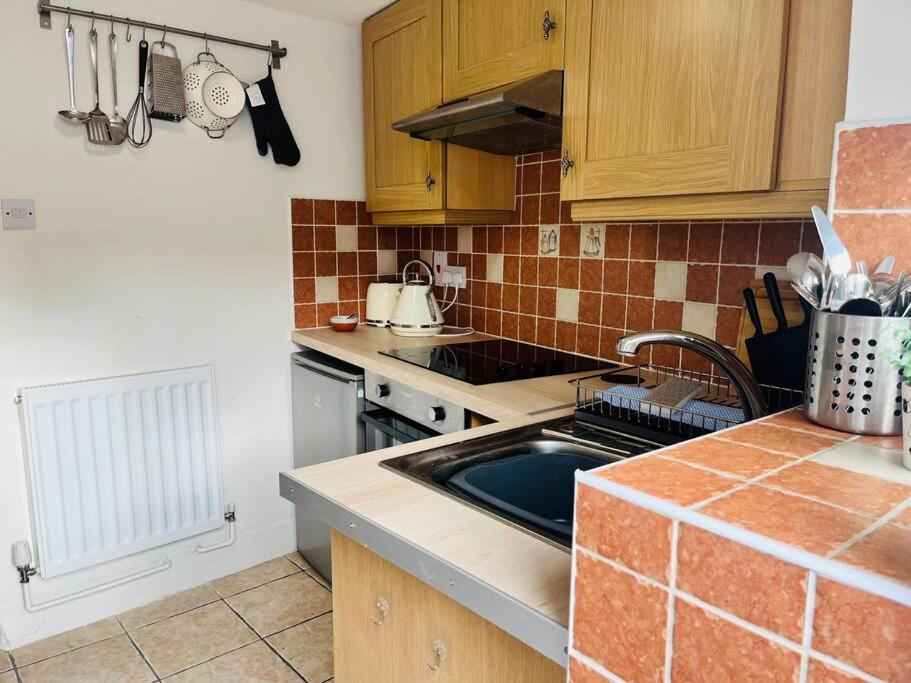 Charming Brecon Beacons Cottage With Parking Gilwern Extérieur photo
