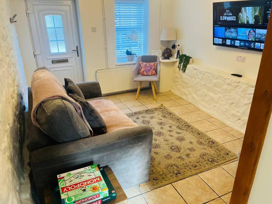 Charming Brecon Beacons Cottage With Parking Gilwern Extérieur photo